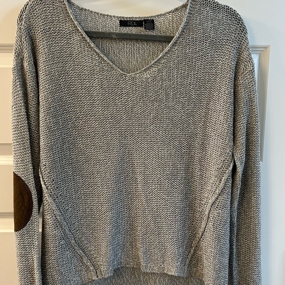 Women’s RDI Gray V-Neck Sweater Fine Knit Lightweight. Large - Picture 1 of 5